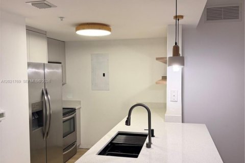 Condo in Miami, Florida, 2 bedrooms № 2256953 - photo 9