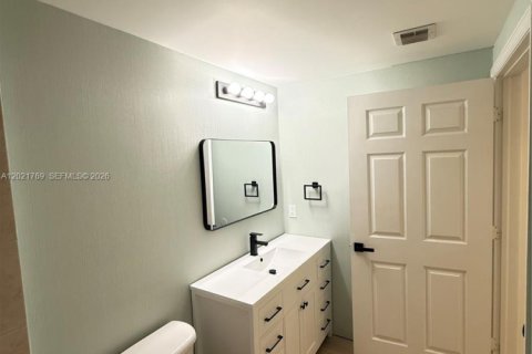 Condo in Miami, Florida, 2 bedrooms № 2256953 - photo 21