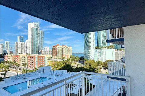 Condo in Miami, Florida, 2 bedrooms № 2256953 - photo 29