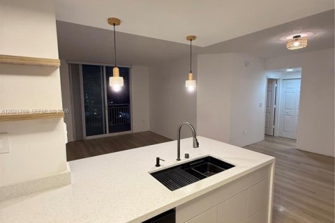 Condo in Miami, Florida, 2 bedrooms № 2256953 - photo 15