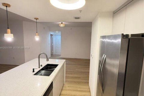 Condo in Miami, Florida, 2 bedrooms № 2256953 - photo 11