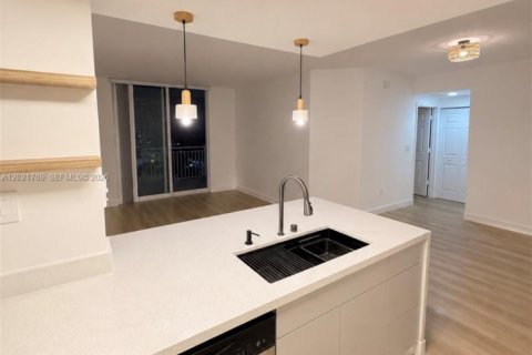 Condo in Miami, Florida, 2 bedrooms № 2256953 - photo 6