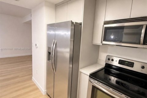 Condo in Miami, Florida, 2 bedrooms № 2256953 - photo 13