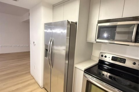 Condo in Miami, Florida, 2 bedrooms № 2256953 - photo 12