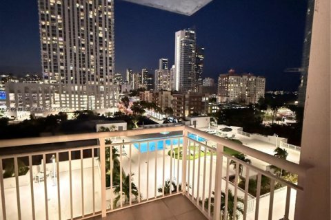 Condo in Miami, Florida, 2 bedrooms № 2256953 - photo 27