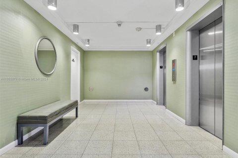 Купить кондоминиум в Майами-Бич, Флорида 22.95м2, № 2035677 - фото 17
