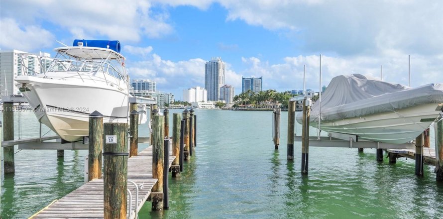 Студия в кондо в Майами-Бич, Флорида № 2035677