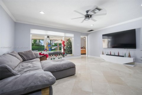 Casa en venta en Hallandale Beach, Florida, 4 dormitorios, 264.68 m2 № 2181992 - foto 24