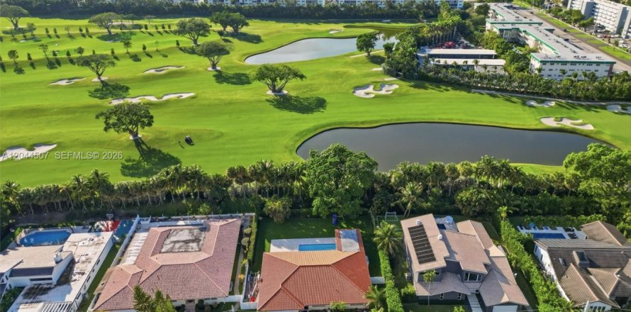 Casa en Hallandale Beach, Florida 4 dormitorios, 264.68 m2 № 2181992