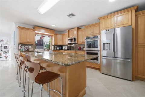Casa en venta en Hallandale Beach, Florida, 4 dormitorios, 264.68 m2 № 2181992 - foto 9