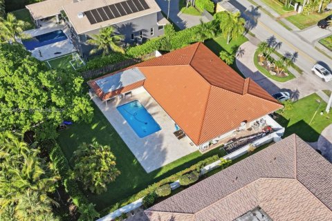 Casa en venta en Hallandale Beach, Florida, 4 dormitorios, 264.68 m2 № 2181992 - foto 2