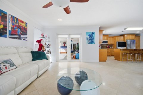 Casa en venta en Hallandale Beach, Florida, 4 dormitorios, 264.68 m2 № 2181992 - foto 16