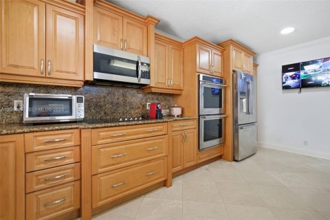 Casa en venta en Hallandale Beach, Florida, 4 dormitorios, 264.68 m2 № 2181992 - foto 12