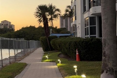 Condominio en venta en Aventura, Florida, 2 dormitorios, 126.81 m2 № 2023962 - foto 22