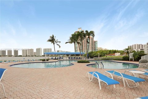 Condo in Aventura, Florida, 2 bedrooms  № 2023962 - photo 10