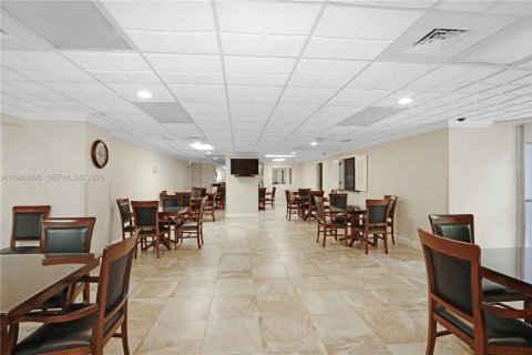 Condo in Aventura, Florida, 2 bedrooms  № 2023962 - photo 11