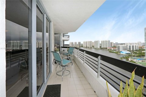 Condo in Aventura, Florida, 2 bedrooms  № 2023962 - photo 3