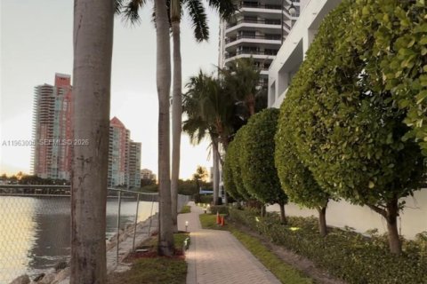 Condominio en venta en Aventura, Florida, 2 dormitorios, 126.81 m2 № 2023962 - foto 18