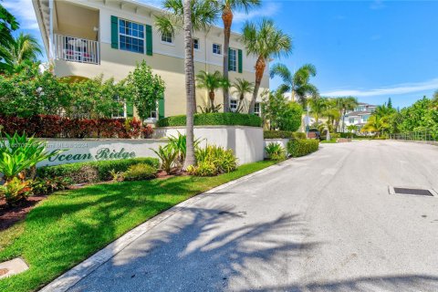 Townhouse in Juno Beach, Florida 3 bedrooms, 166.57 sq.m. № 1763277 - photo 4