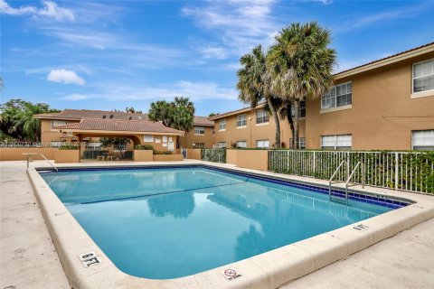 Купить кондоминиум в Корал-Спрингс, Флорида 2 спальни, 77.57м2, № 1920767 - фото 16