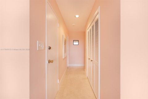 Condominio en venta en Miami Beach, Florida, 2 dormitorios, 119.19 m2 № 1748771 - foto 15