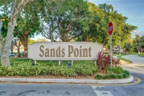 Кондоминиум с 2 спальнями в Тамарак, Флорида № 2038451