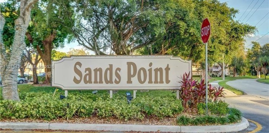 Кондоминиум с 2 спальнями в Тамарак, Флорида № 2038451