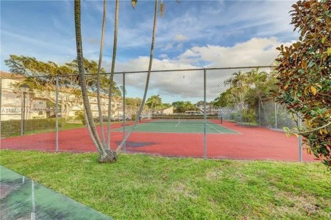 Снять в аренду кондоминиум в Тамарак, Флорида 2 спальни, 95.22м2, № 2038451 - фото 13