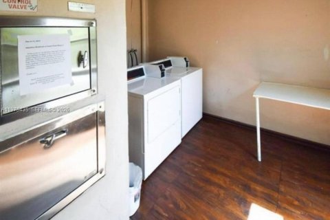 Снять в аренду кондоминиум в Тамарак, Флорида 2 спальни, 95.22м2, № 2038451 - фото 12