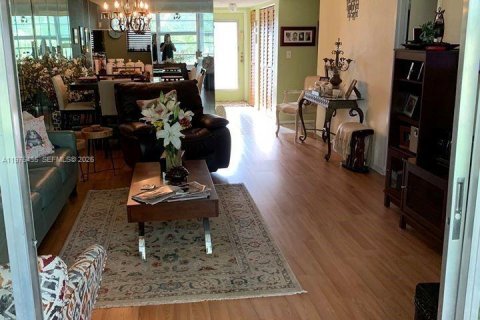 Снять в аренду кондоминиум в Тамарак, Флорида 2 спальни, 95.22м2, № 2038451 - фото 3