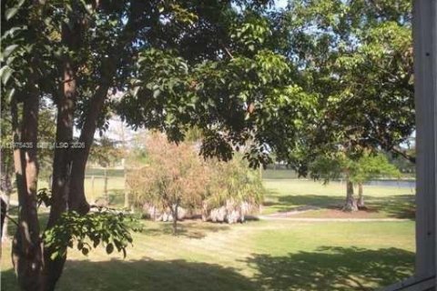 Снять в аренду кондоминиум в Тамарак, Флорида 2 спальни, 95.22м2, № 2038451 - фото 11