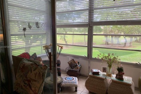 Снять в аренду кондоминиум в Тамарак, Флорида 2 спальни, 95.22м2, № 2038451 - фото 6