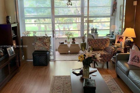 Снять в аренду кондоминиум в Тамарак, Флорида 2 спальни, 95.22м2, № 2038451 - фото 2