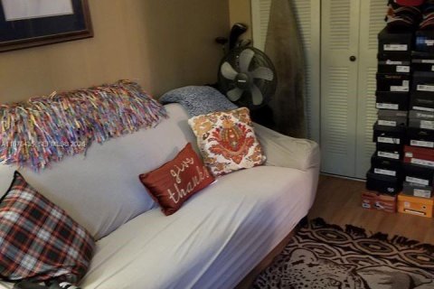 Снять в аренду кондоминиум в Тамарак, Флорида 2 спальни, 95.22м2, № 2038451 - фото 9