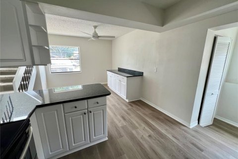 House in Tampa, Florida 4 bedrooms, 197.32 sq.m. № 1843278 - photo 3