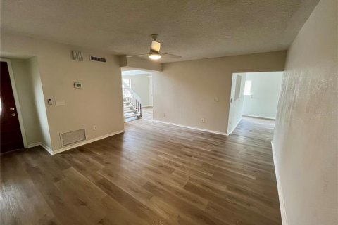 House in Tampa, Florida 4 bedrooms, 197.32 sq.m. № 1843278 - photo 2