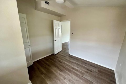 House in Tampa, Florida 4 bedrooms, 197.32 sq.m. № 1843278 - photo 18