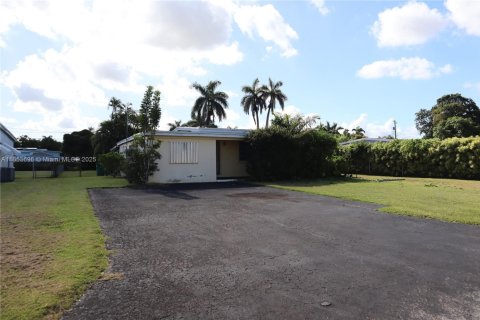 House in Homestead, Florida 3 bedrooms, 86.4 sq.m. № 1872219 - photo 1