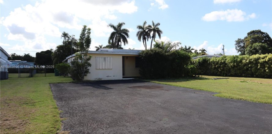 House in Homestead, Florida 3 bedrooms, 86.4 sq.m. № 1872219