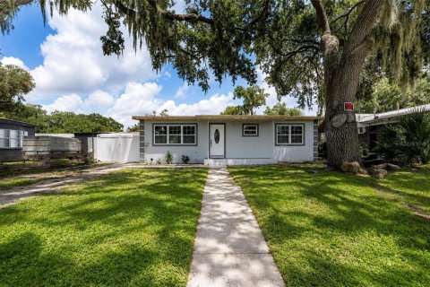 House in Lakeland, Florida 3 bedrooms, 89.19 sq.m. № 2304934