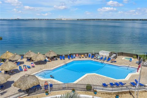 Condominio en Saint Petersburg, Florida, 2 dormitorios № 2217573