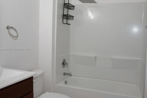 Villa ou maison à louer à Homestead, Floride: 3 chambres, 167.13 m2 № 2051469 - photo 12