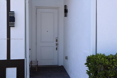 Villa ou maison à louer à Homestead, Floride: 3 chambres, 167.13 m2 № 2051469 - photo 3