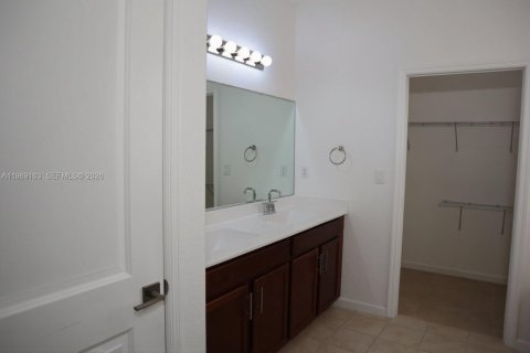 Villa ou maison à louer à Homestead, Floride: 3 chambres, 167.13 m2 № 2051469 - photo 18