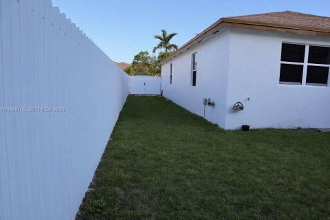Villa ou maison à louer à Homestead, Floride: 3 chambres, 167.13 m2 № 2051469 - photo 22