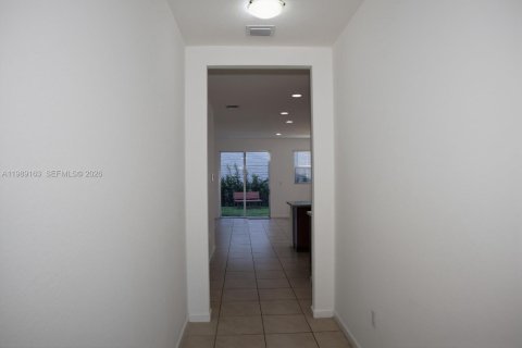 Villa ou maison à louer à Homestead, Floride: 3 chambres, 167.13 m2 № 2051469 - photo 4