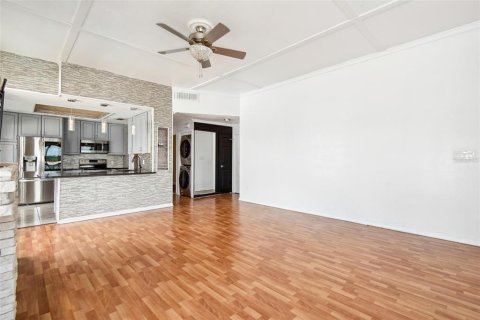 Condo in Tampa, Florida, 2 bedrooms  № 1636280 - photo 9