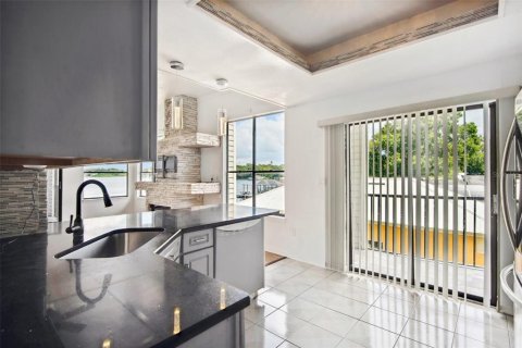 Condo in Tampa, Florida, 2 bedrooms  № 1636280 - photo 12