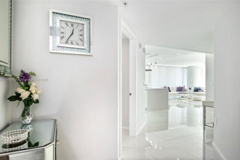 Condominio en venta en Sunny Isles Beach, Florida, 2 dormitorios, 175.77 m2 № 2082236 - foto 13