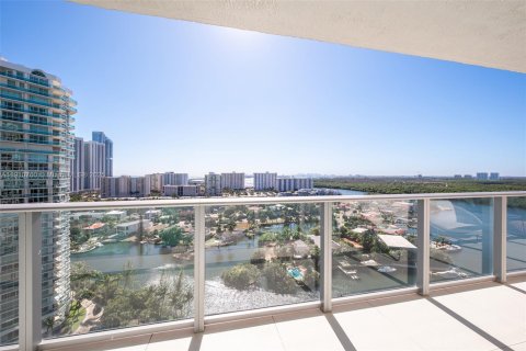 Condominio en venta en Sunny Isles Beach, Florida, 2 dormitorios, 175.77 m2 № 2082236 - foto 3